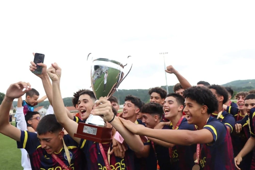 Formação sub-16 do GD Chaves conquista Taça AFVR