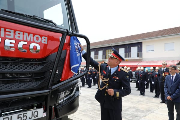 Aniversário dos Bombeiros Voluntários de Boticas assinalado com entrega de viatura à corporação