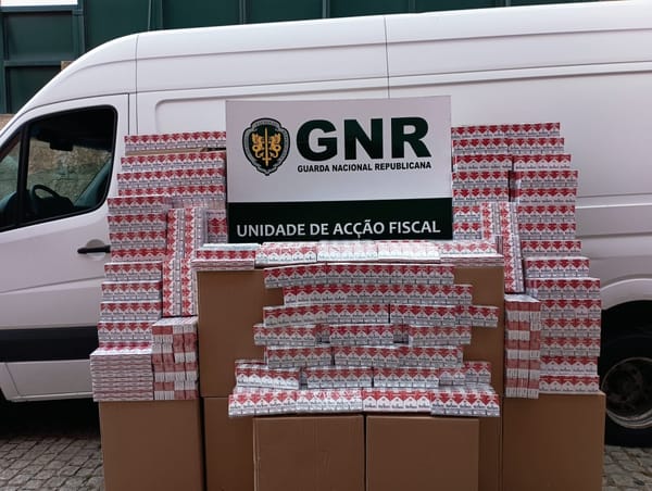 GNR apreende 400 mil cigarros na A24 em Vidago e detém homem de 58 anos
